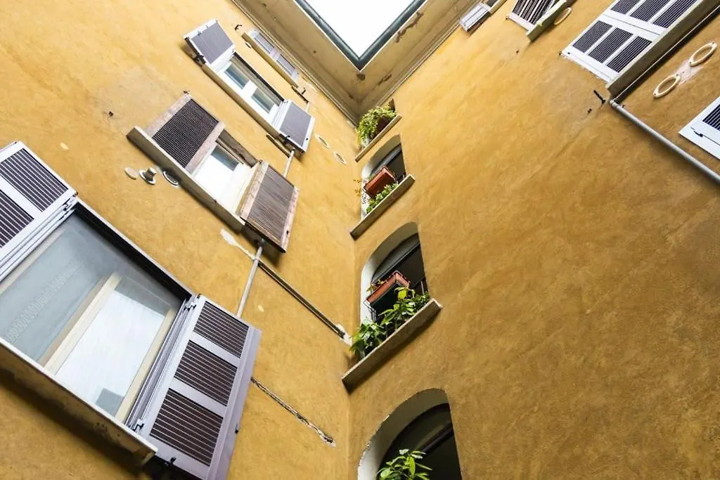 Appartamento Armonia E Design Nel Cuore Di Milano Italia